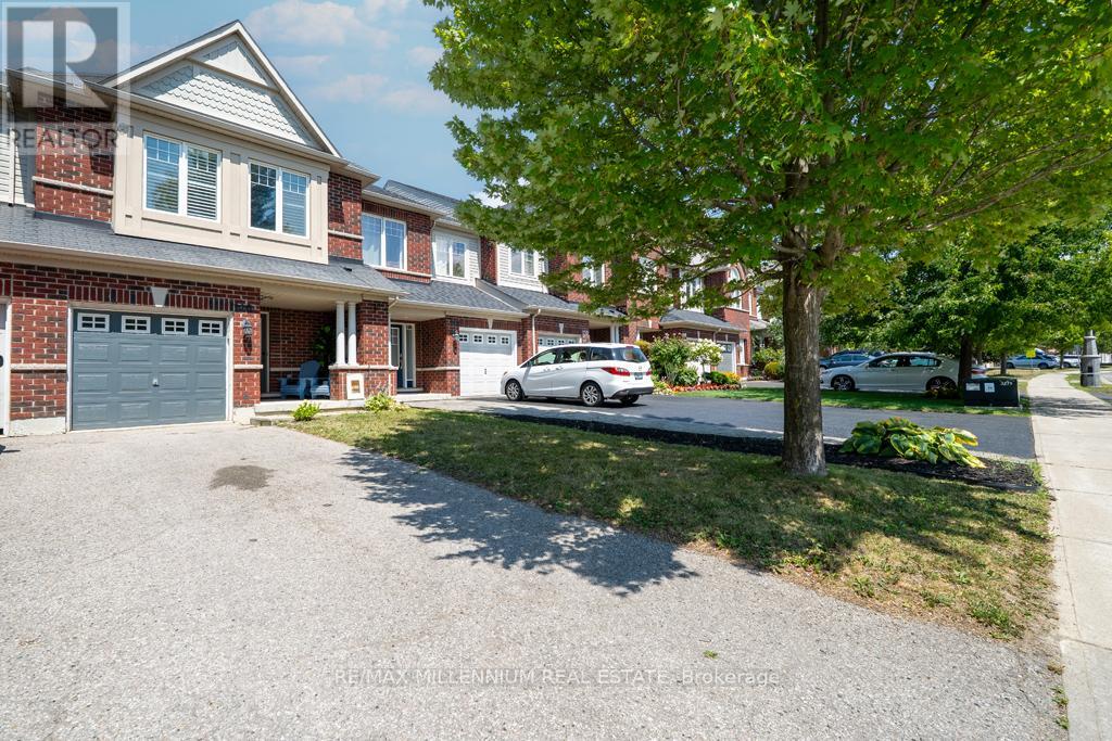 Photo 6 of 146 Harvest Hills Boulevard N, East Gwillimbury ON