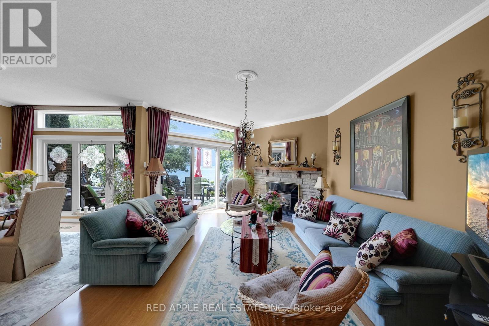 Photo 11 of 12 Davy Point Circle, Georgina ON