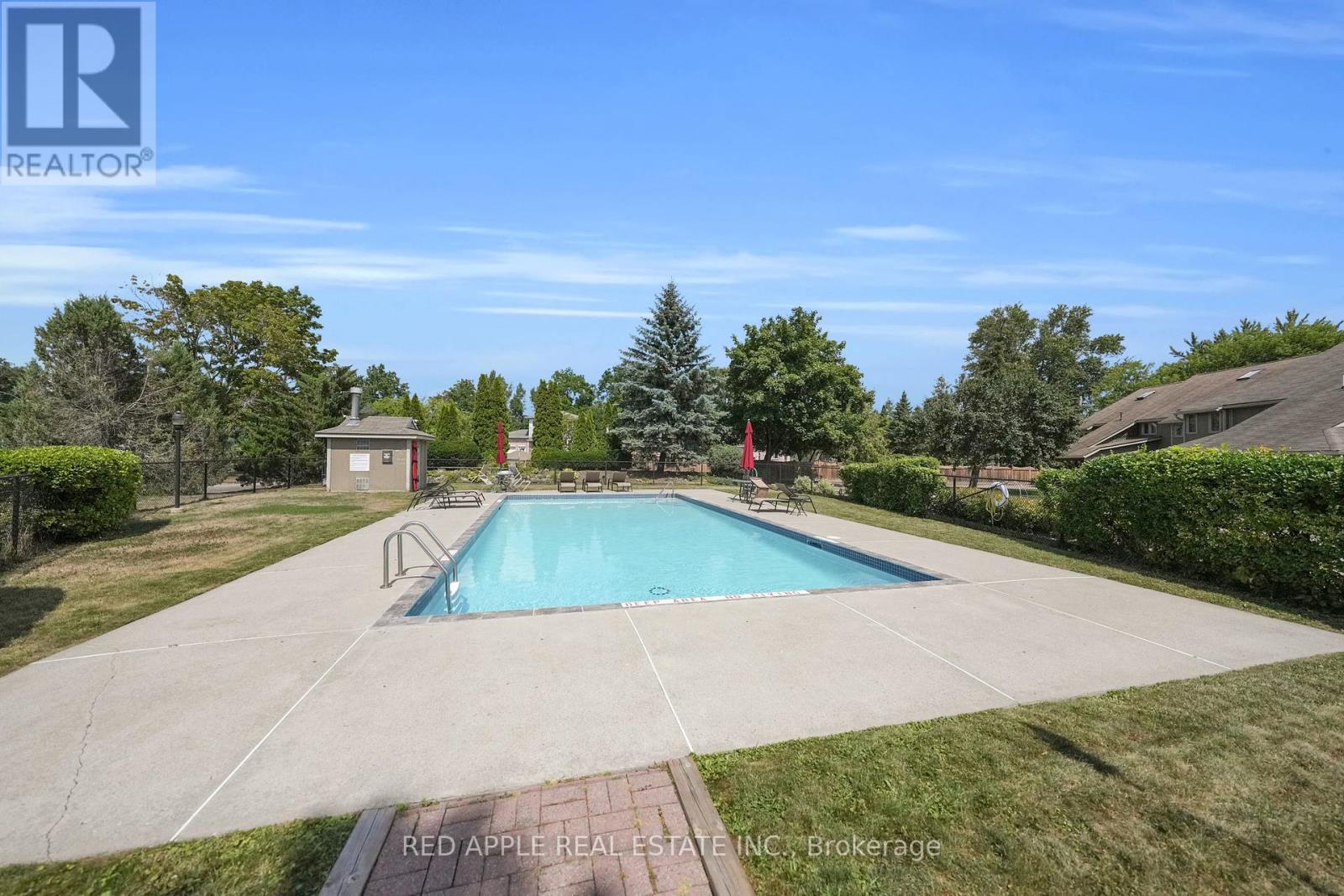 Photo 33 of 12 Davy Point Circle, Georgina ON