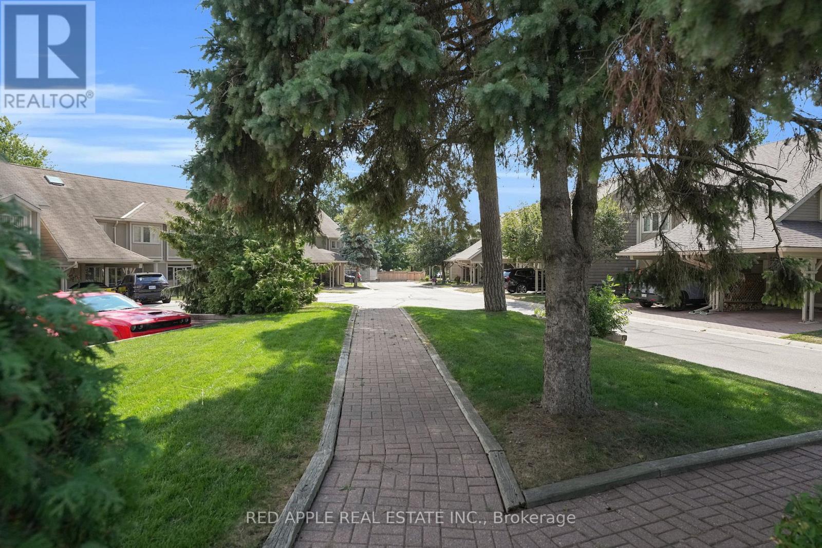 Photo 34 of 12 Davy Point Circle, Georgina ON