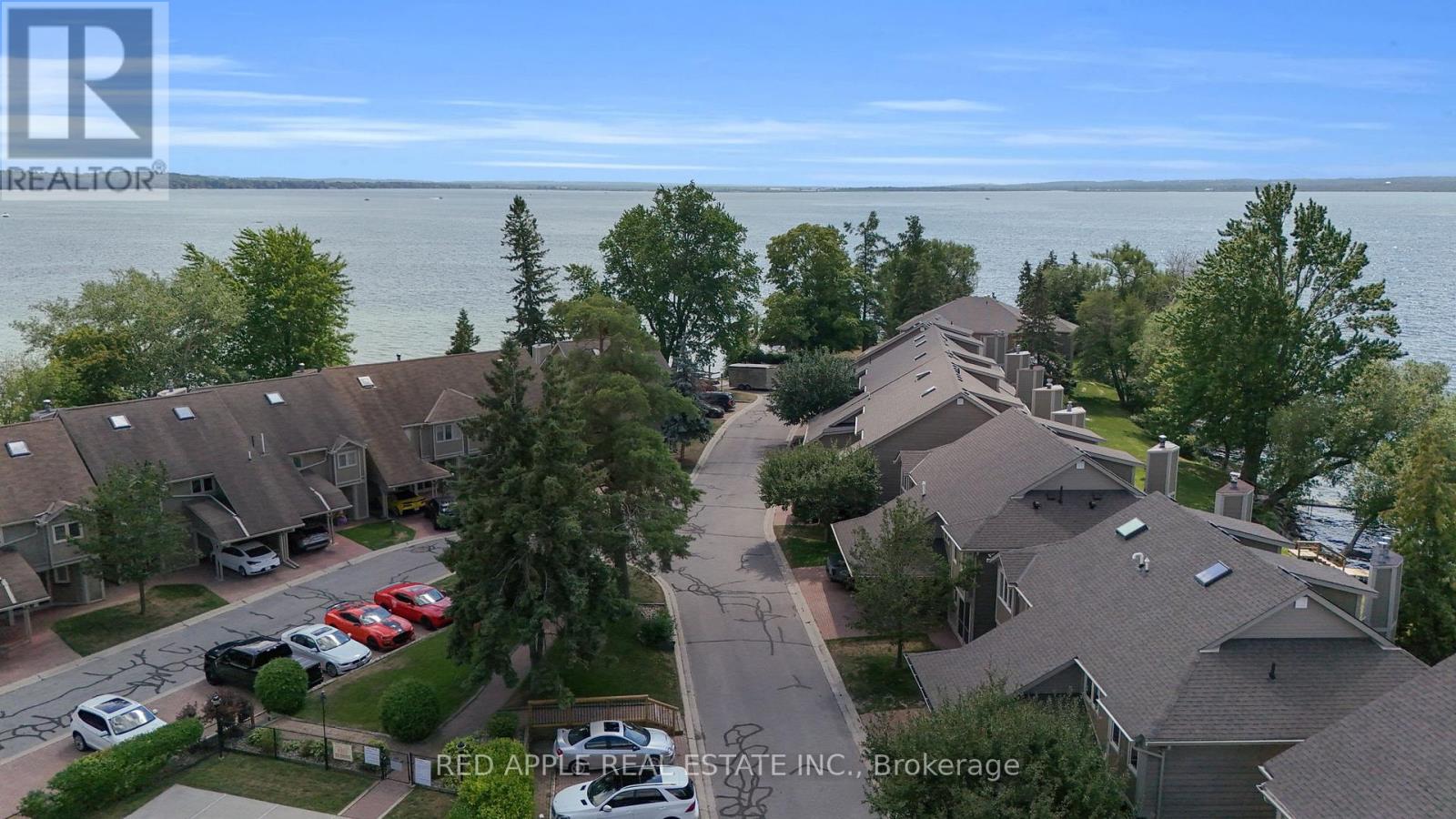 Photo 35 of 12 Davy Point Circle, Georgina ON