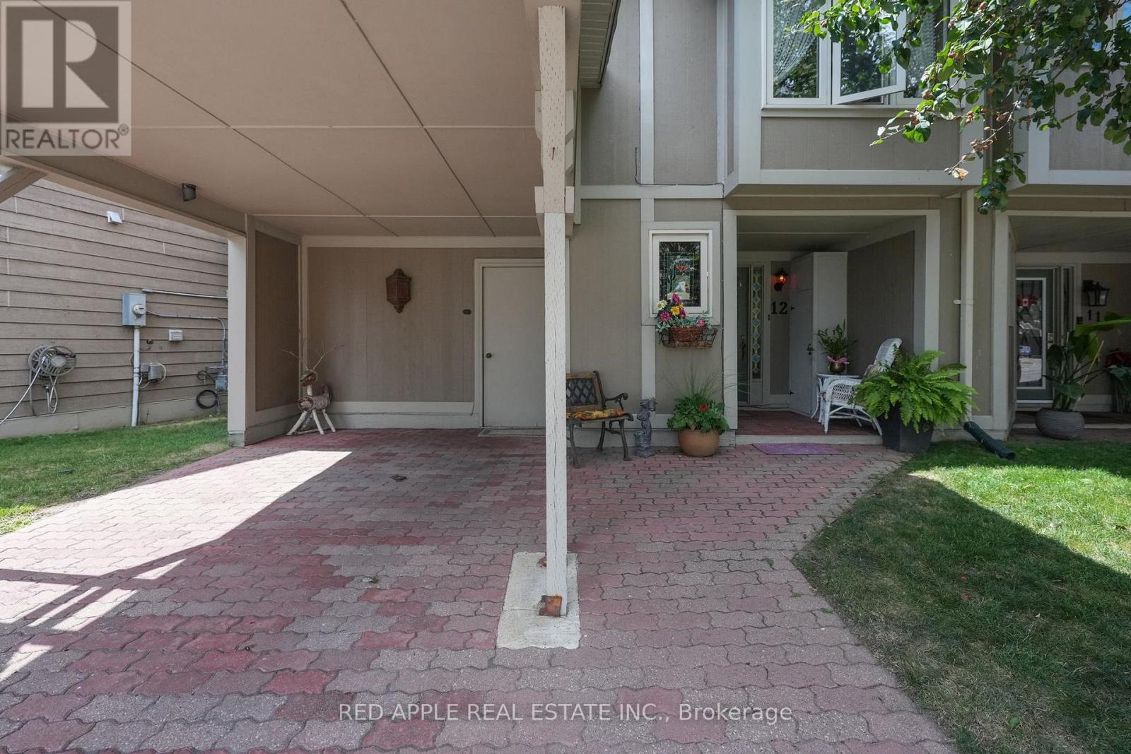 Photo 5 of 12 Davy Point Circle, Georgina ON
