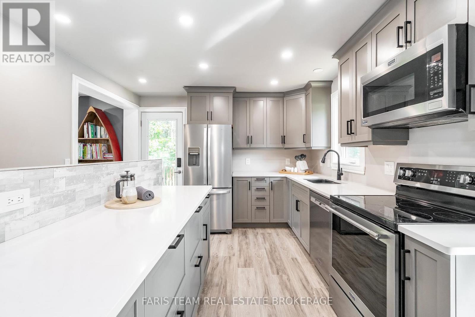 Photo 31 of 8304 County Road 169, Severn ON