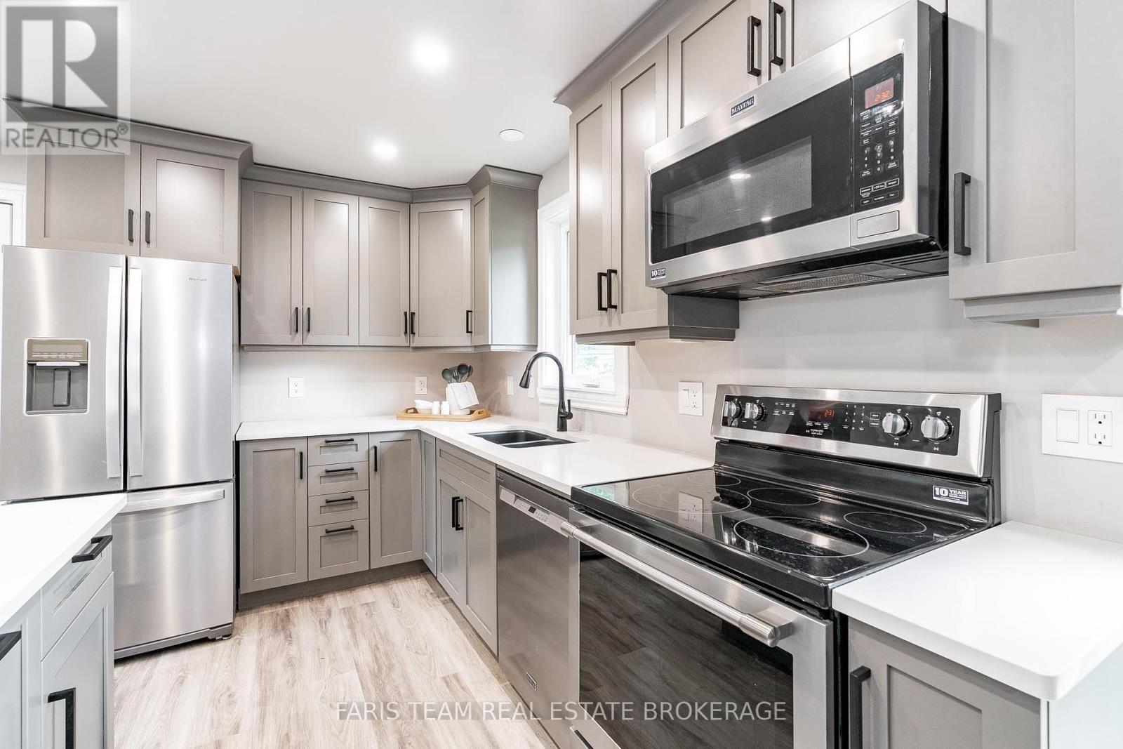 Photo 24 of 8304 County Road 169, Severn ON