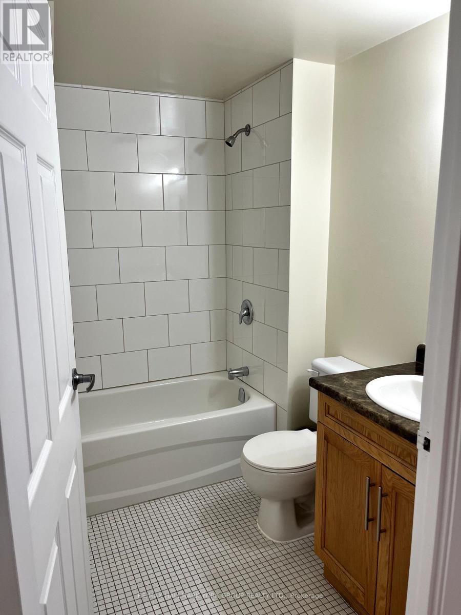 Photo 3 of 705 262 Rose Street, Barrie ON