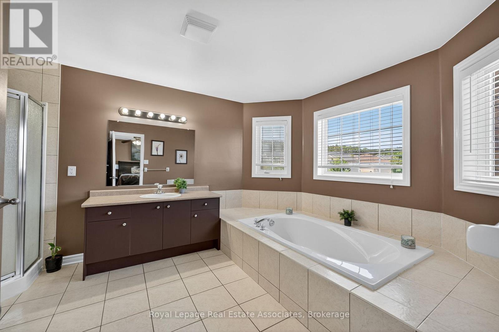 Photo 13 of 56 Bird Street, Barrie ON