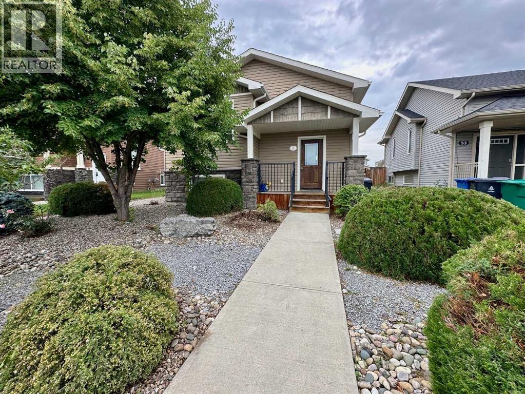 Single Family House Bi-level for Sale in  Mt Sundance Road W Sunridge Lethbridge 