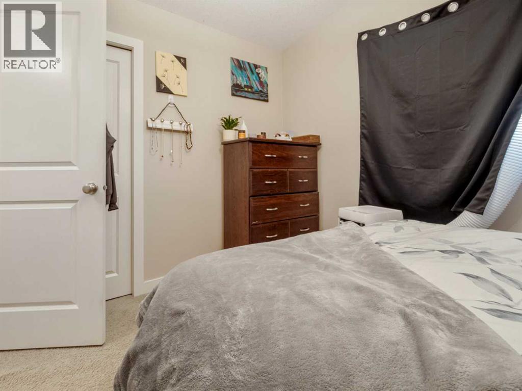 Single Family House Bi-level for Sale in  Mt Sundance Road W Sunridge Lethbridge 