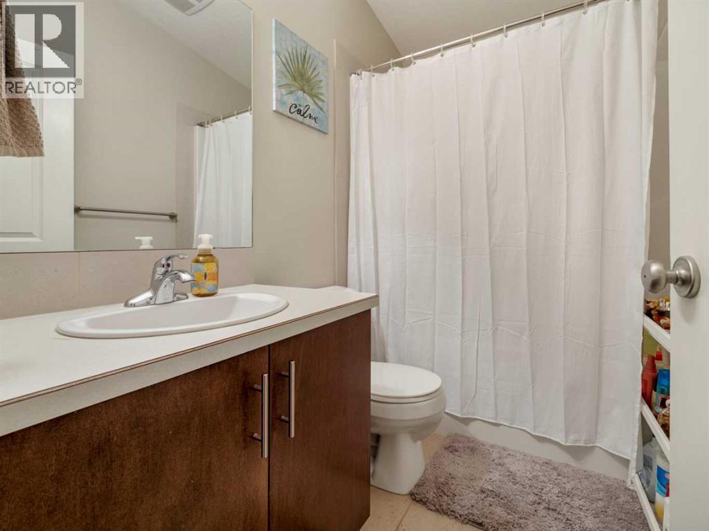 Single Family House Bi-level for Sale in  Mt Sundance Road W Sunridge Lethbridge 