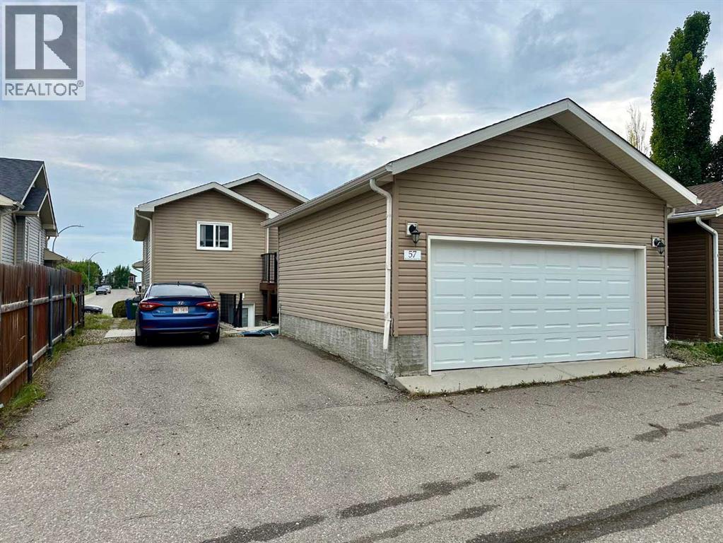 Single Family House Bi-level for Sale in  Mt Sundance Road W Sunridge Lethbridge 