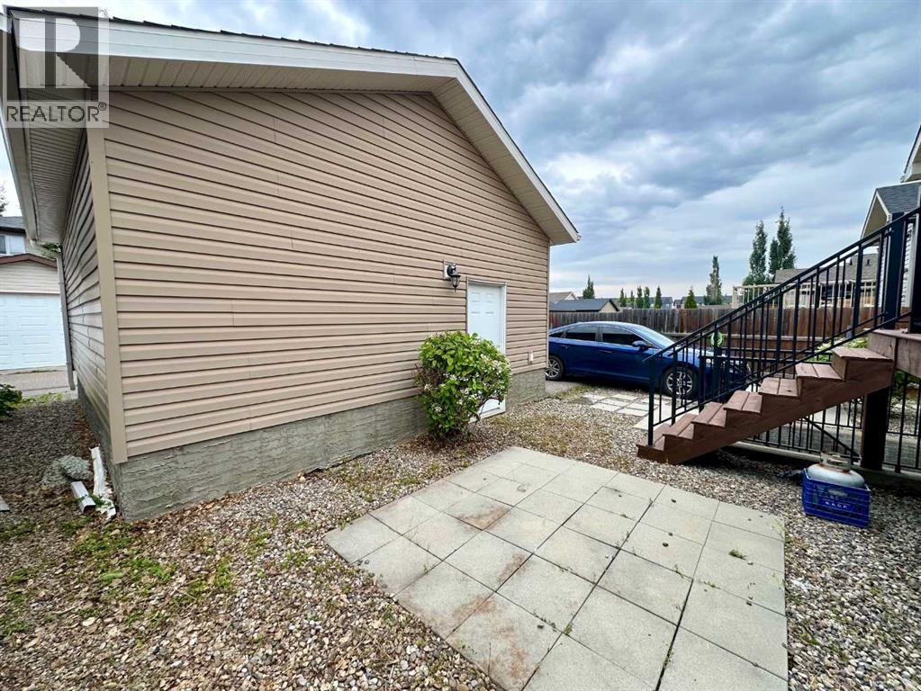 Single Family House Bi-level for Sale in  Mt Sundance Road W Sunridge Lethbridge 