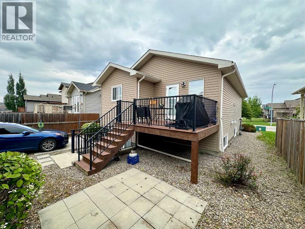 Single Family House Bi-level for Sale in  Mt Sundance Road W Sunridge Lethbridge 