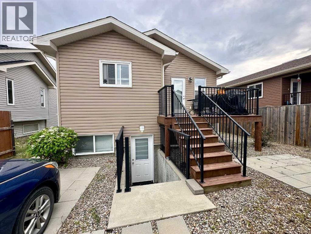 Single Family House Bi-level for Sale in  Mt Sundance Road W Sunridge Lethbridge 