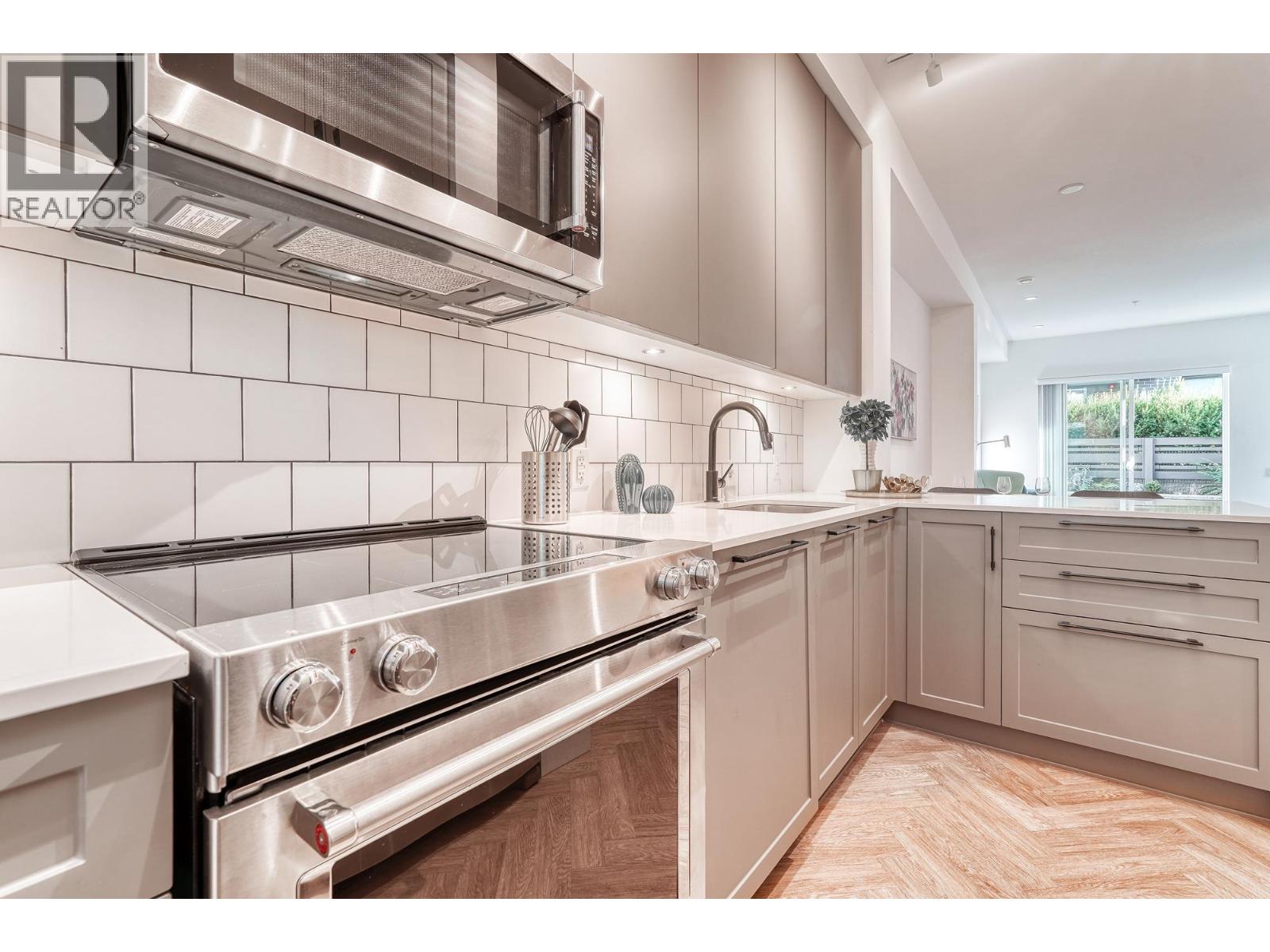 Photo 1 of 13 9735 University Crescent, Burnaby BC