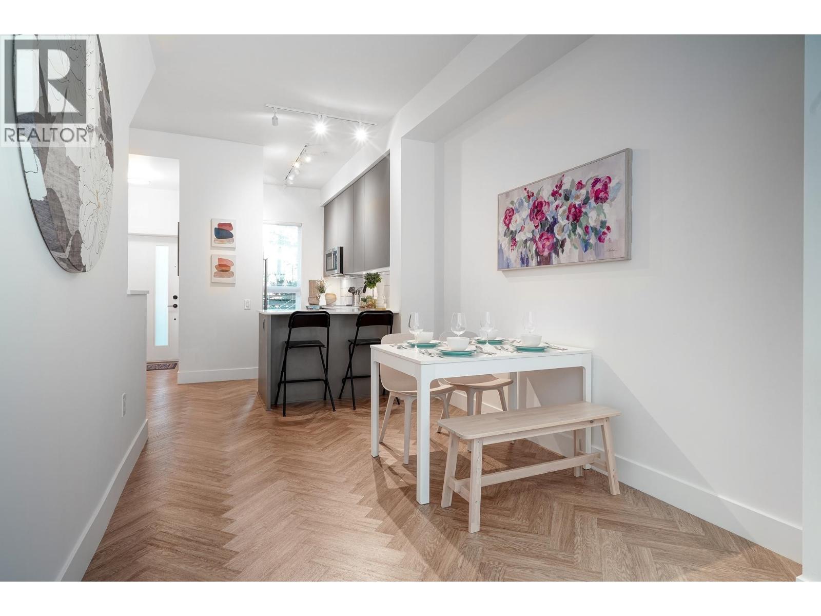 Photo 5 of 13 9735 University Crescent, Burnaby BC