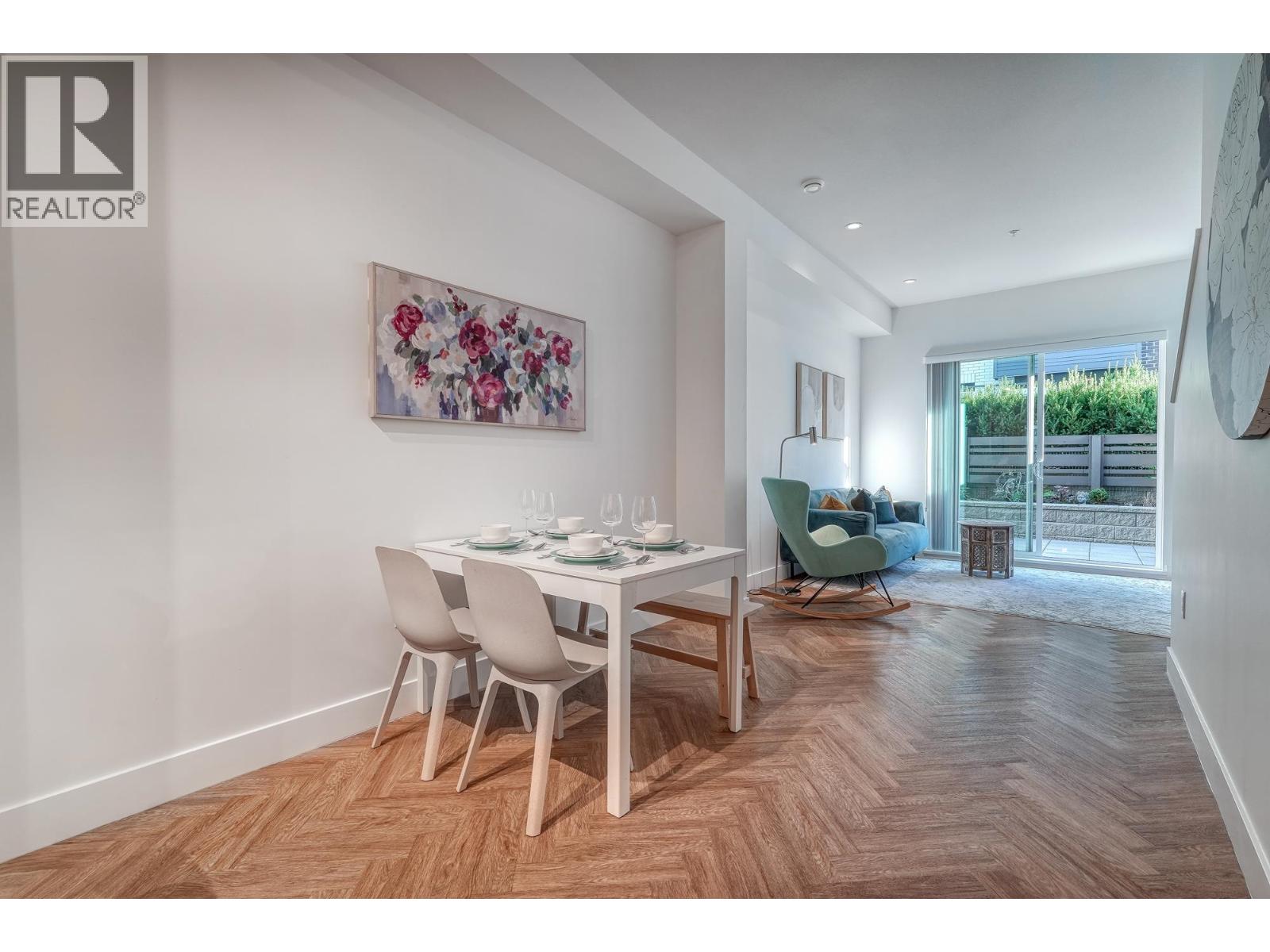 Photo 4 of 13 9735 University Crescent, Burnaby BC