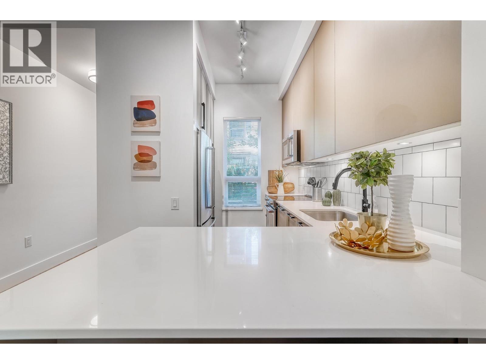 Photo 6 of 13 9735 University Crescent, Burnaby BC