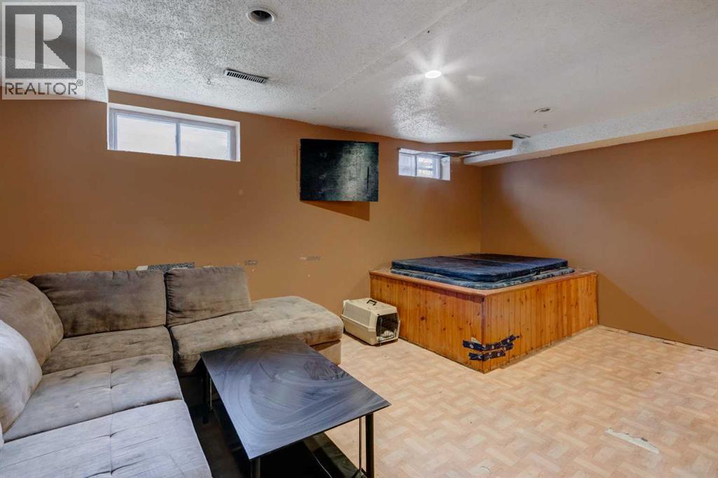 Single Family House 4 Level for Sale in  Whitehorn Way NE Whitehorn Calgary 