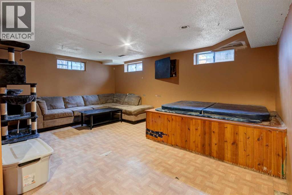 Single Family House 4 Level for Sale in  Whitehorn Way NE Whitehorn Calgary 
