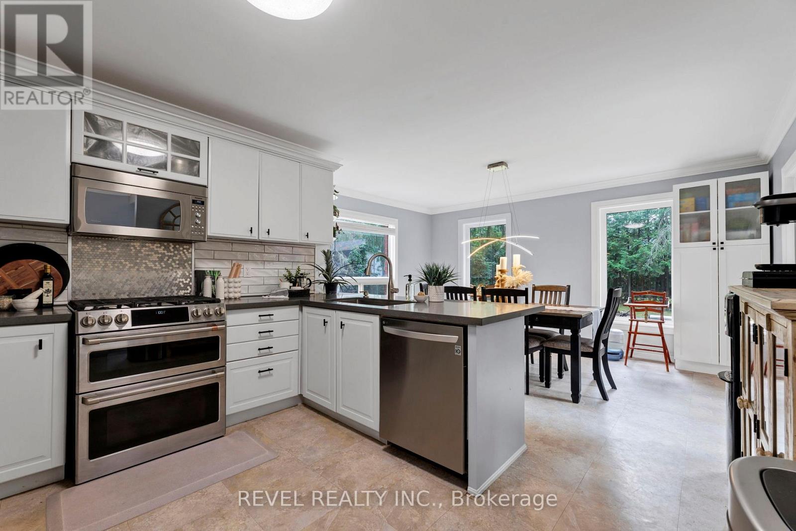 Photo 24 of 46 Royal Estate Drive, Kawartha Lakes ON