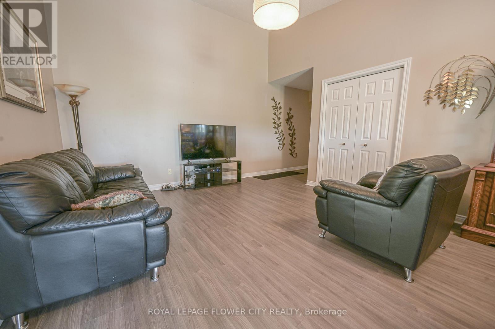Photo 1 of 412 4005 Kilmer Drive, Burlington ON