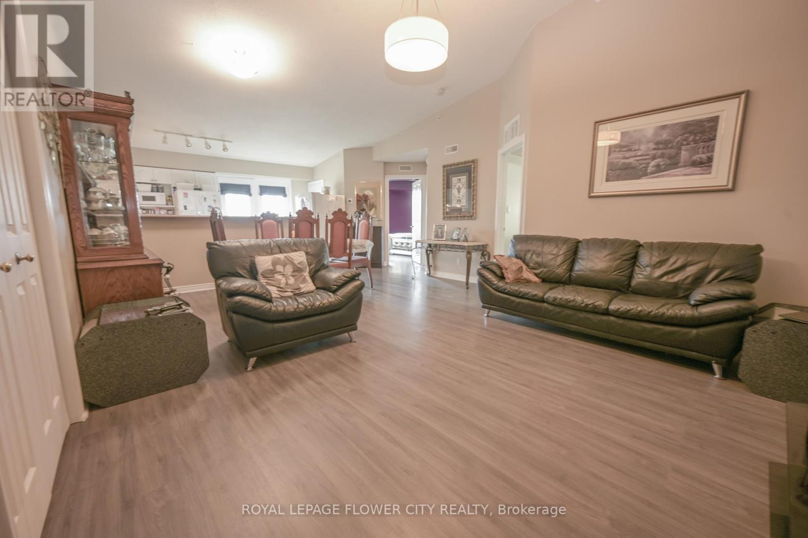 Photo 9 of 412 4005 Kilmer Drive, Burlington ON