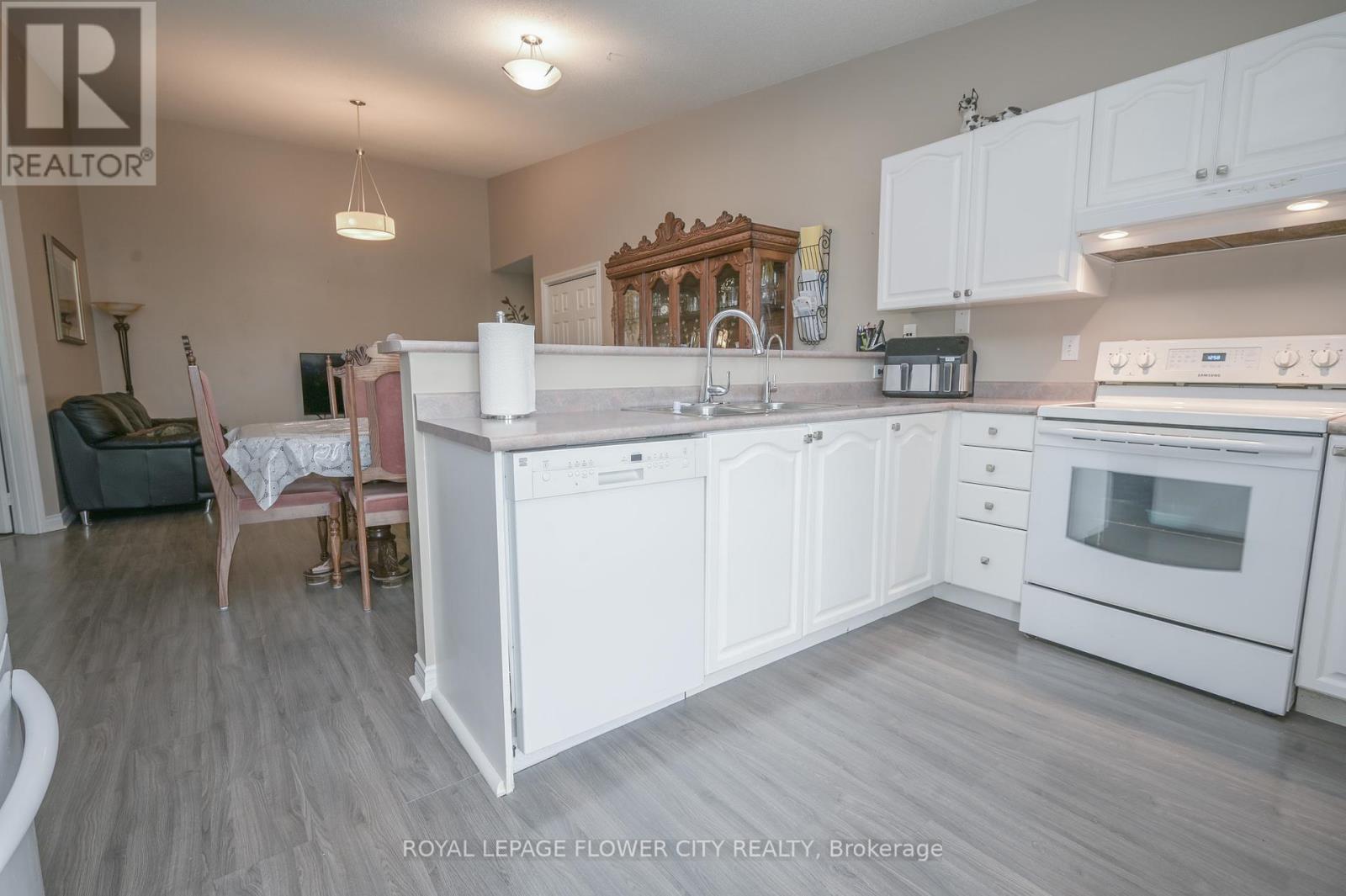 Photo 16 of 412 4005 Kilmer Drive, Burlington ON