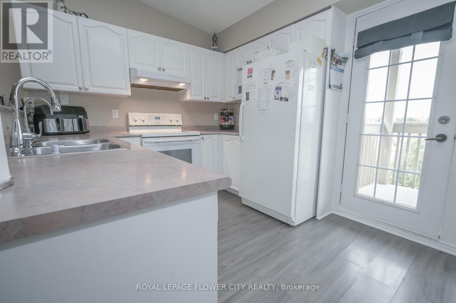 Photo 7 of 412 4005 Kilmer Drive, Burlington ON