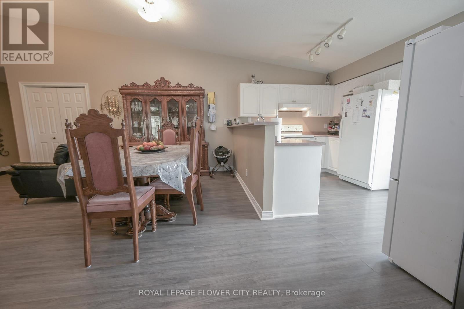 Photo 20 of 412 4005 Kilmer Drive, Burlington ON