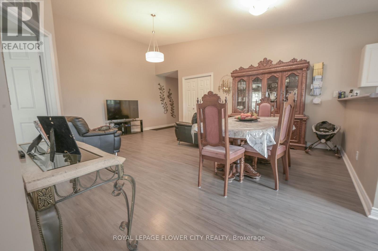 Photo 8 of 412 4005 Kilmer Drive, Burlington ON