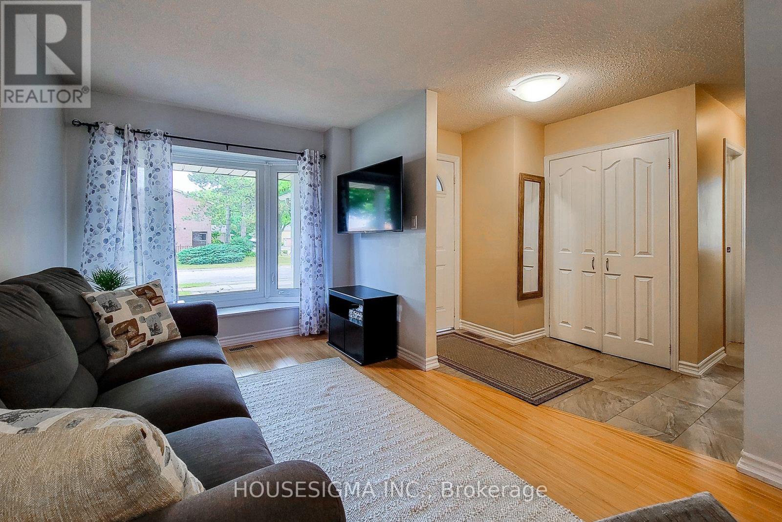 Photo 3 of 3111 Cantelon Crescent, Mississauga ON