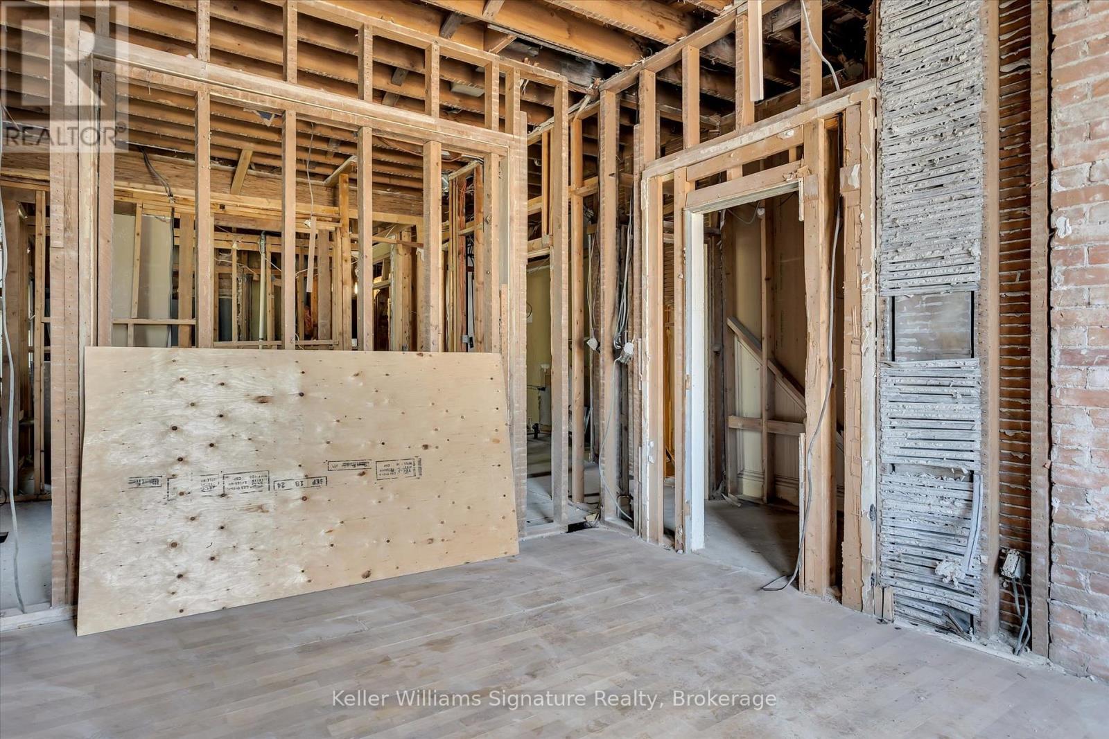 Photo 3 of 514 516 Aylmer Street N, Peterborough Central ON