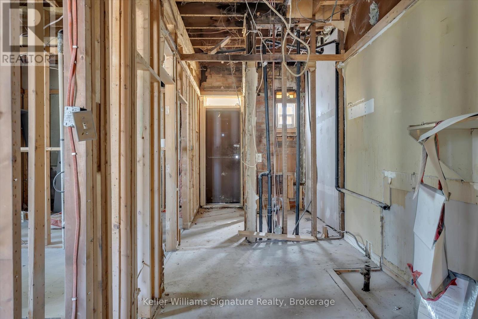 Photo 9 of 514 516 Aylmer Street N, Peterborough Central ON