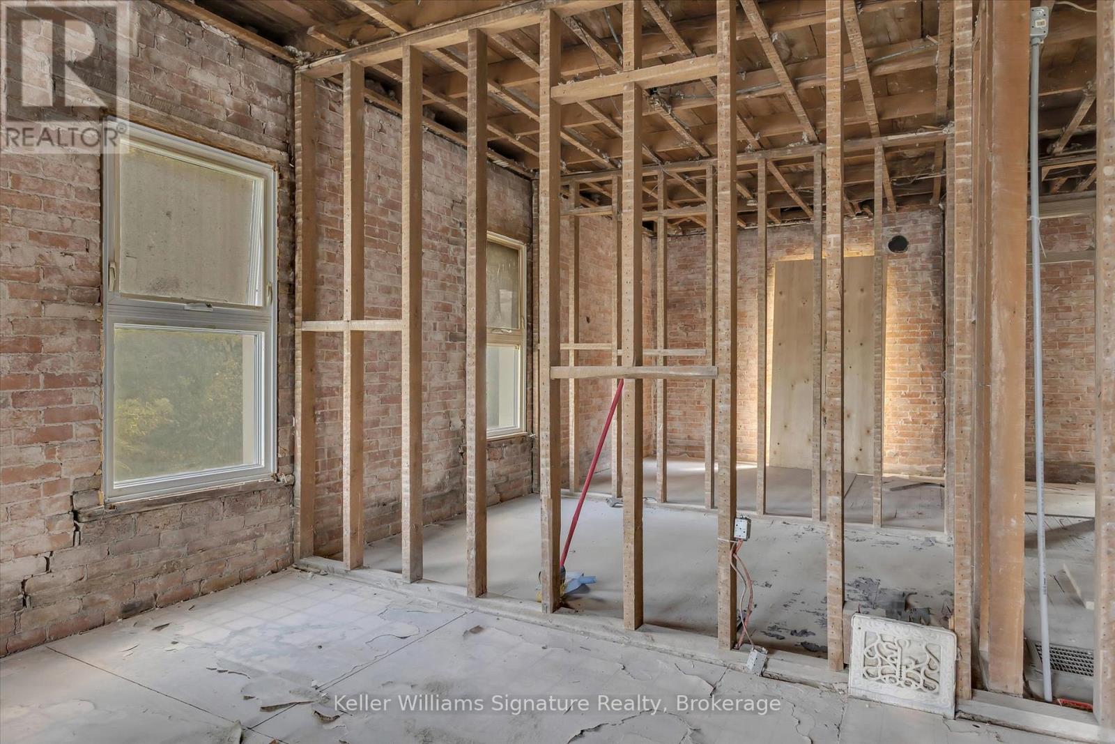 Photo 12 of 514 516 Aylmer Street N, Peterborough Central ON