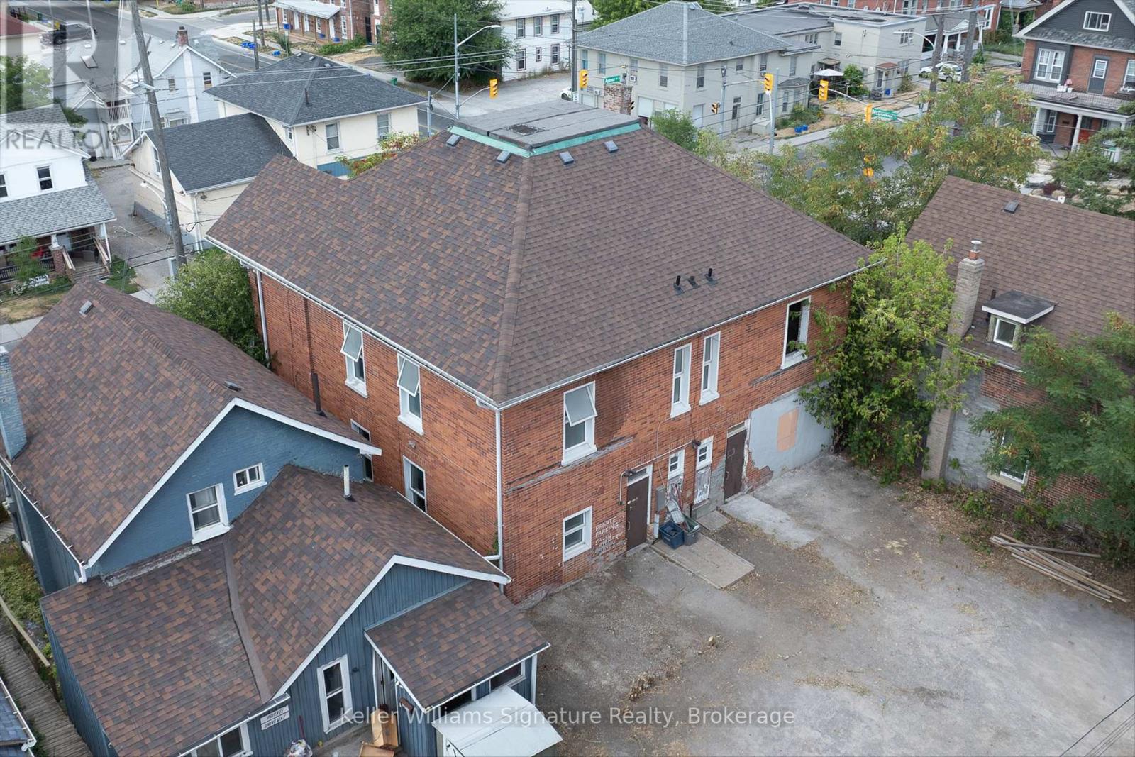 Photo 37 of 514 516 Aylmer Street N, Peterborough Central ON