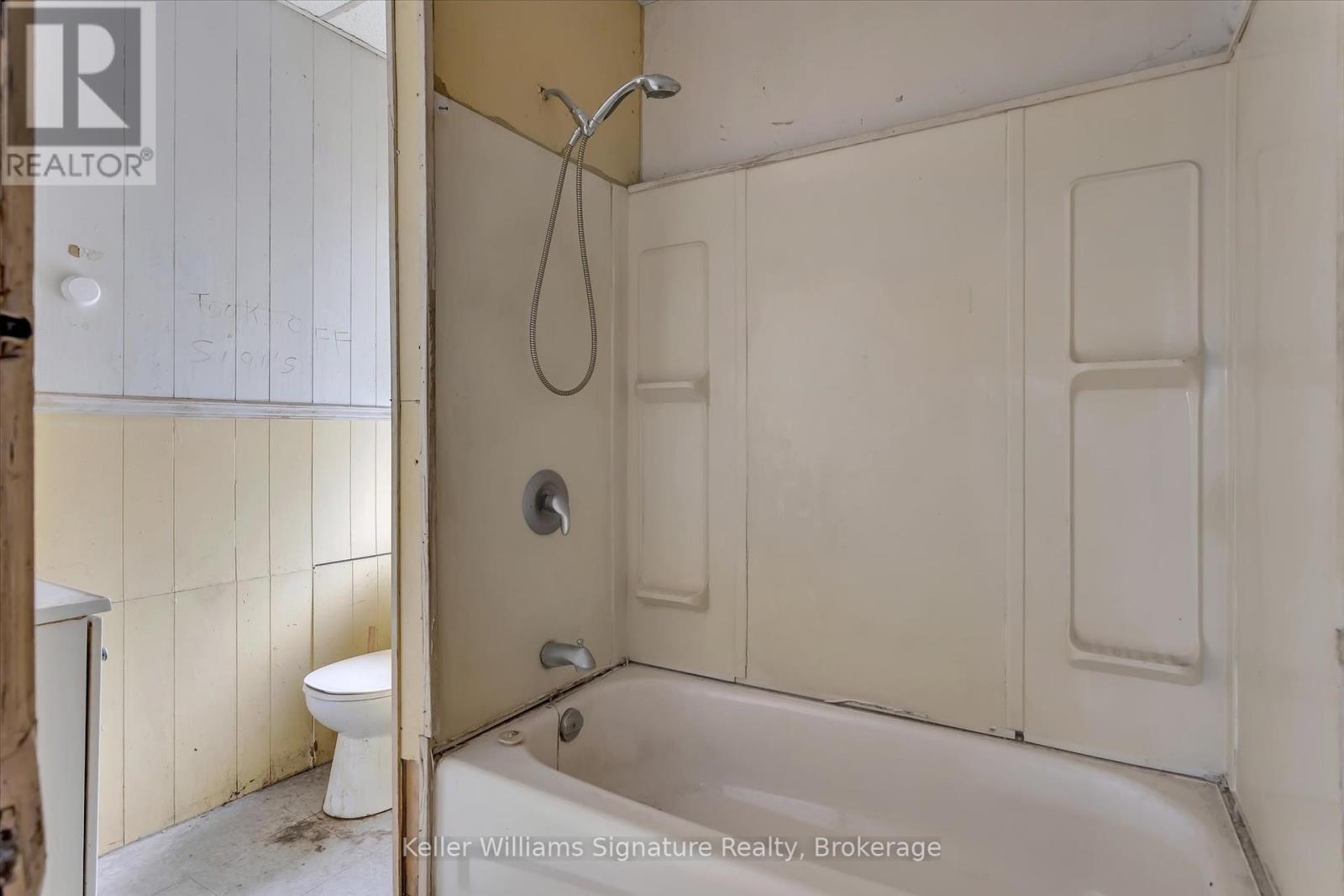 Photo 21 of 514 516 Aylmer Street N, Peterborough Central ON