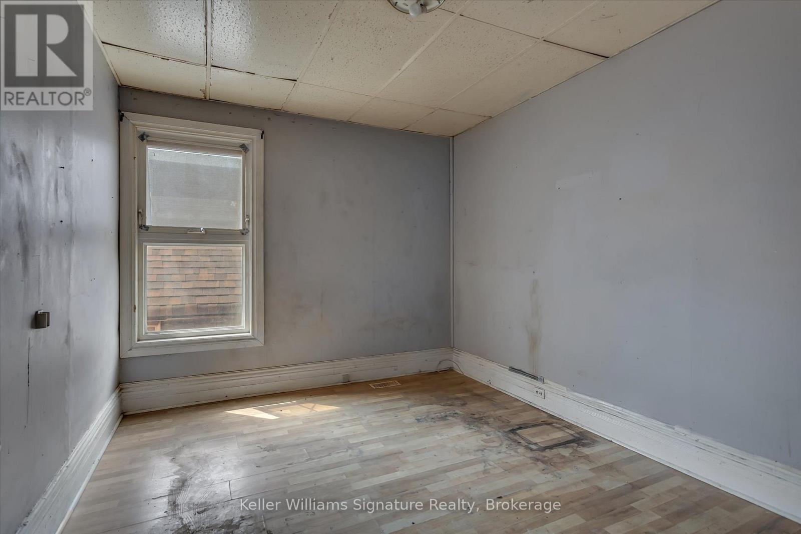 Photo 22 of 514 516 Aylmer Street N, Peterborough Central ON