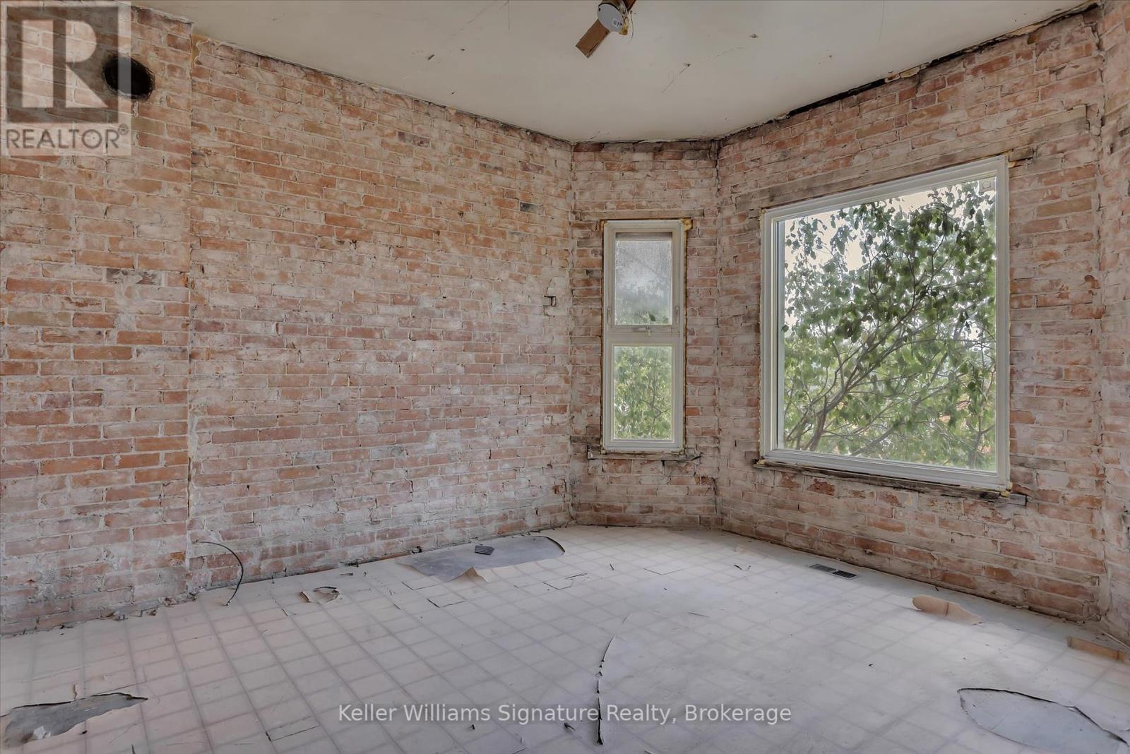 Photo 41 of 514 516 Aylmer Street N, Peterborough Central ON