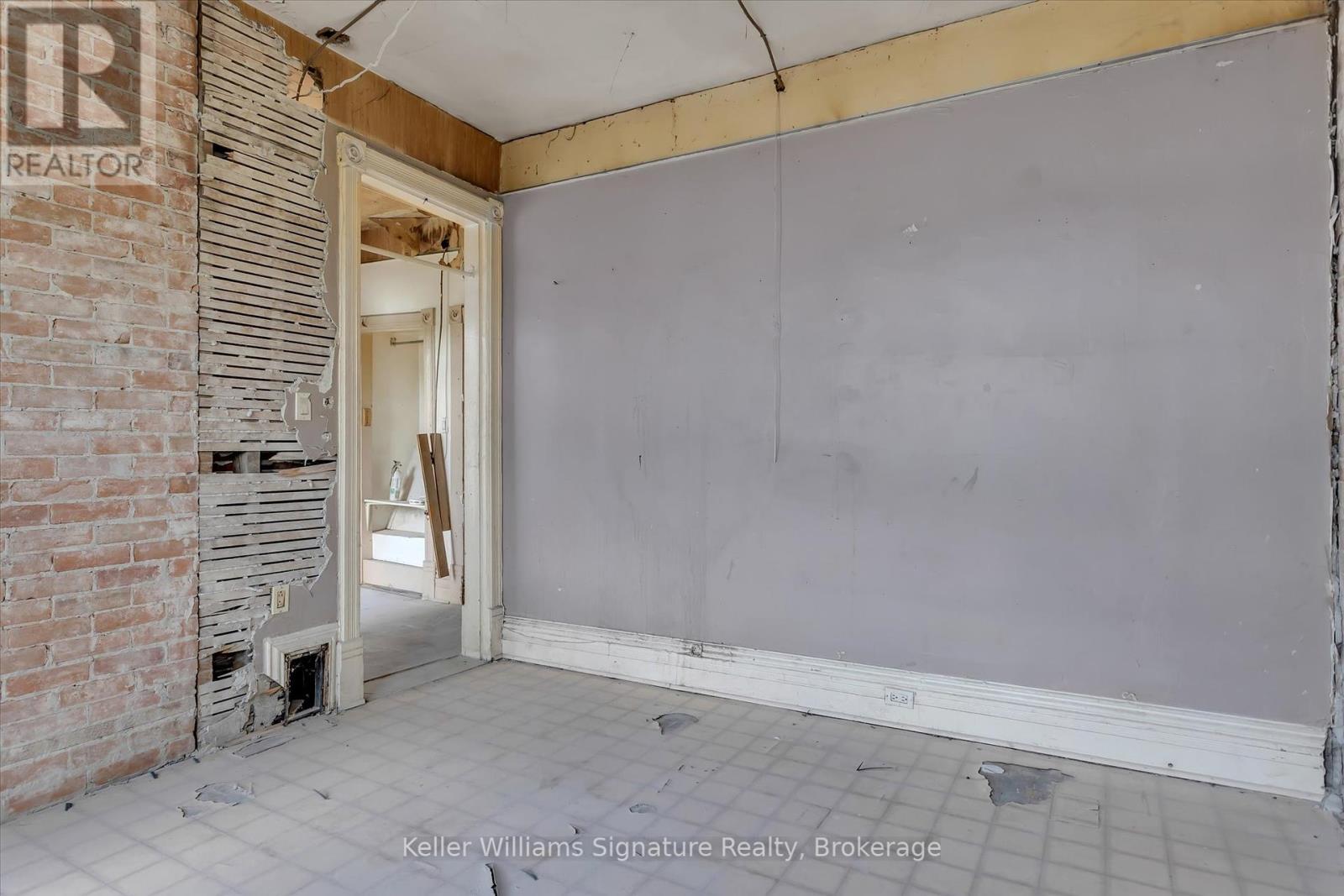 Photo 6 of 514 516 Aylmer Street N, Peterborough Central ON