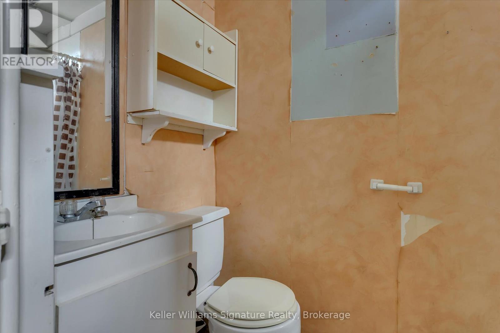 Photo 35 of 514 516 Aylmer Street N, Peterborough Central ON