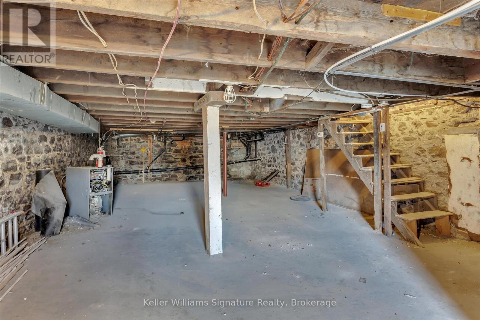 Photo 36 of 514 516 Aylmer Street N, Peterborough Central ON