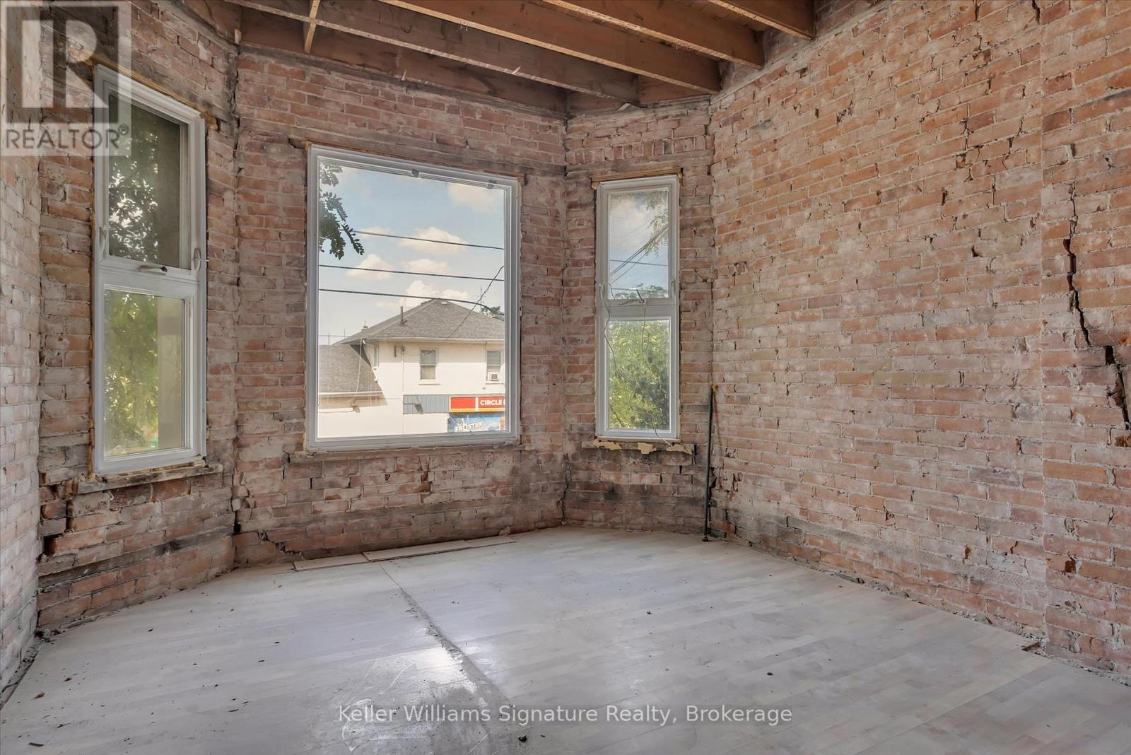 Photo 29 of 514 516 Aylmer Street N, Peterborough Central ON