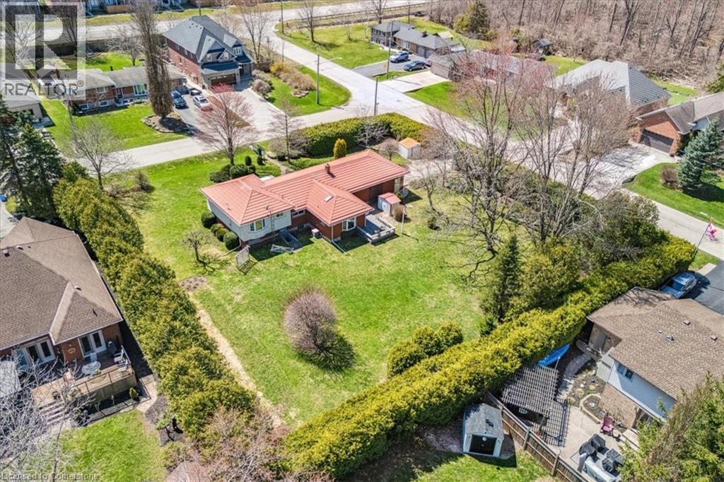 Photo 4 of 1 Westview Crescent, Waterdown ON