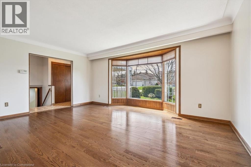 Photo 18 of 1 Westview Crescent, Waterdown ON