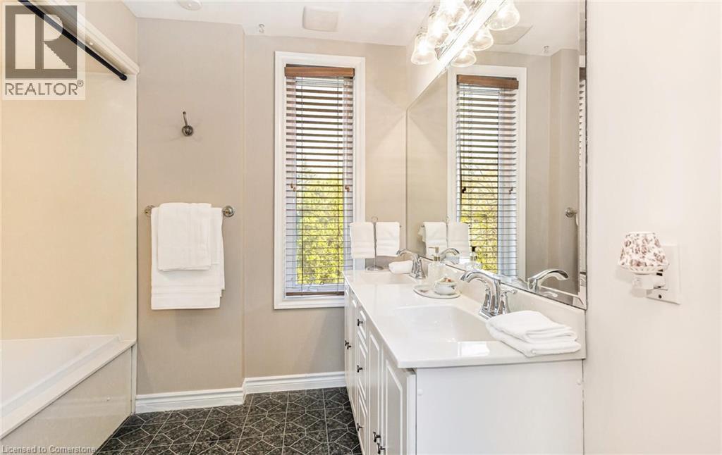 Photo 18 of 351 Bay Street S, Hamilton ON