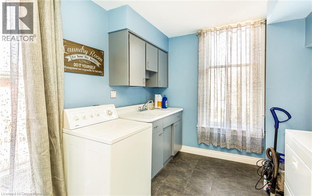 Photo 5 of 351 Bay Street S, Hamilton ON