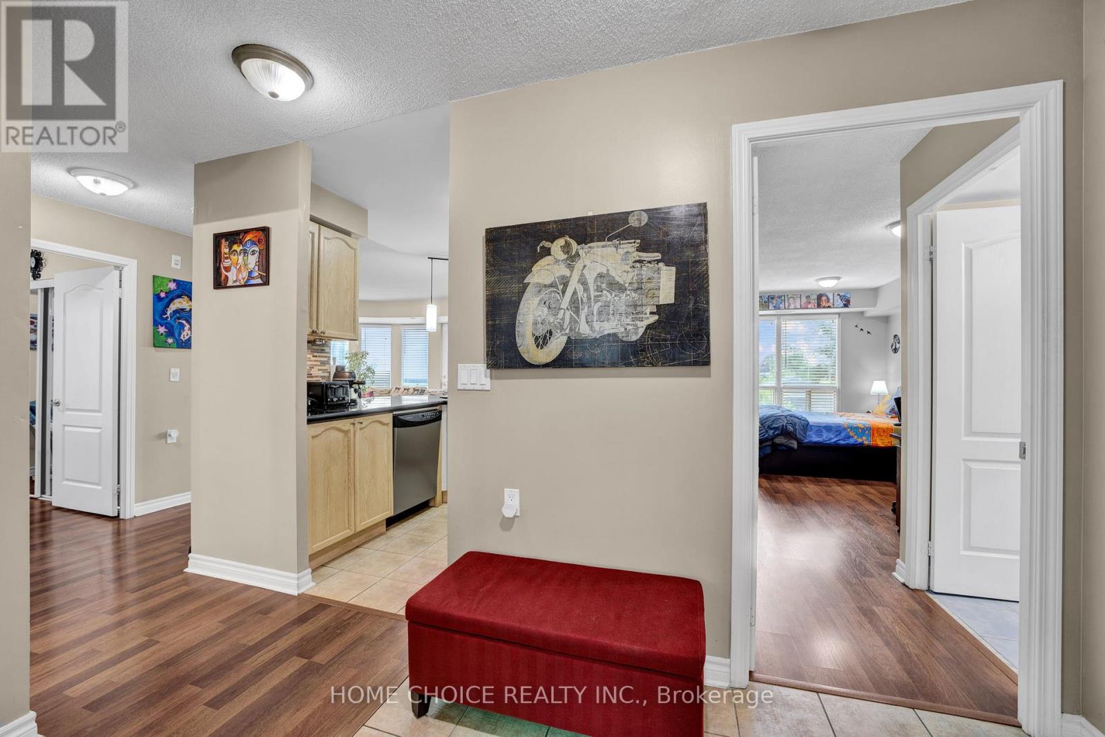 Photo 18 of 206 935 Sheppard Avenue W, Toronto ON
