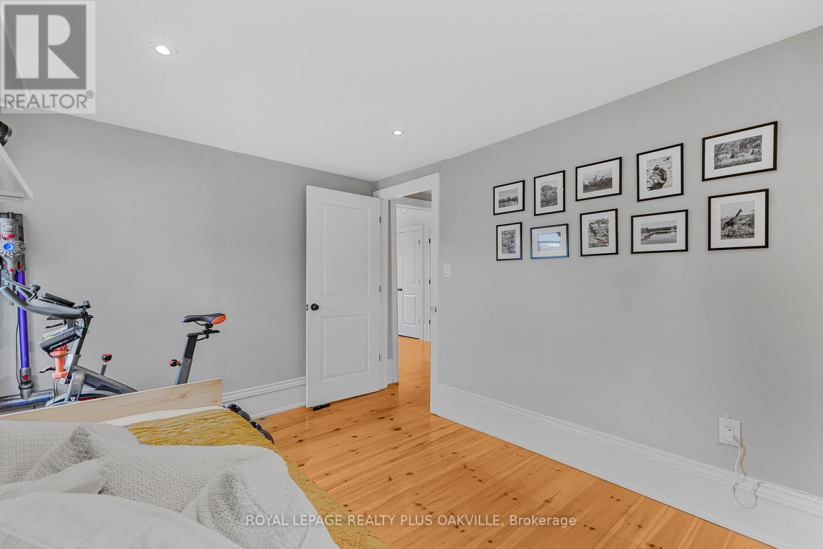 Photo 11 of 73 Pearl Street N, Hamilton ON