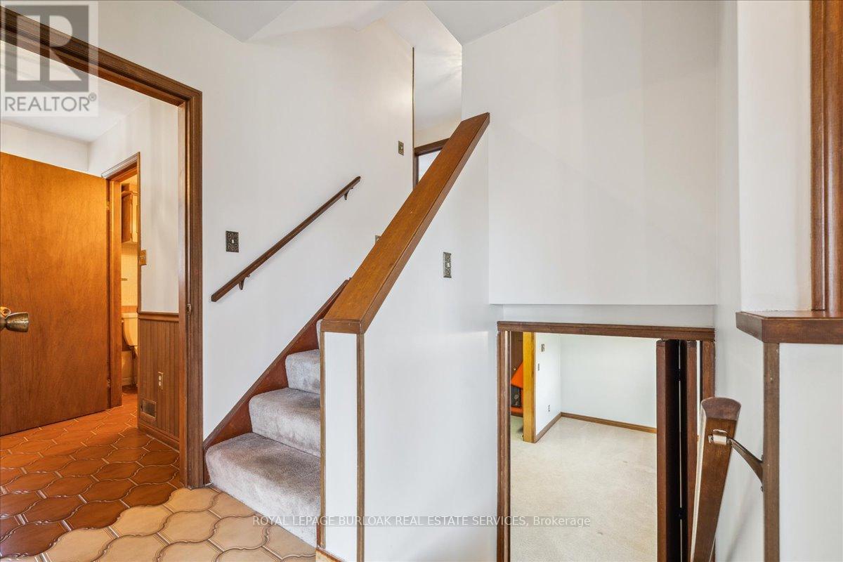 Photo 13 of 1 Westview Crescent, Hamilton ON