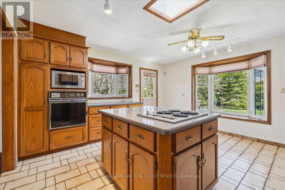Photo 26 of 1 Westview Crescent, Hamilton ON